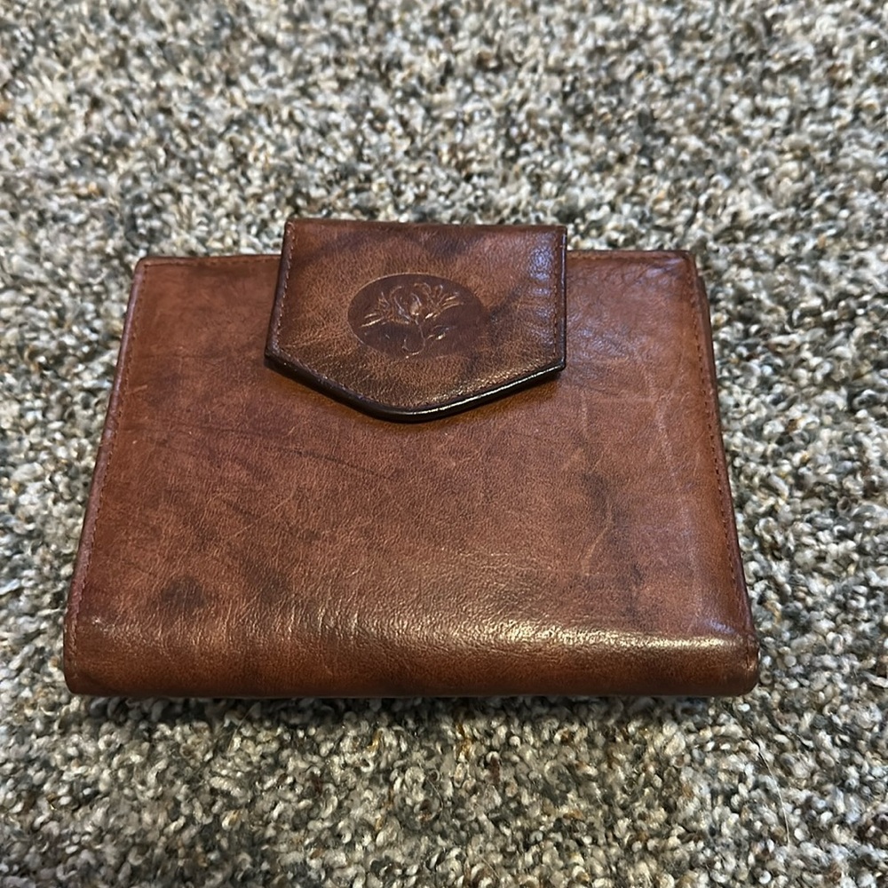 Buxton Cowhide Leather Exterior Wallet
